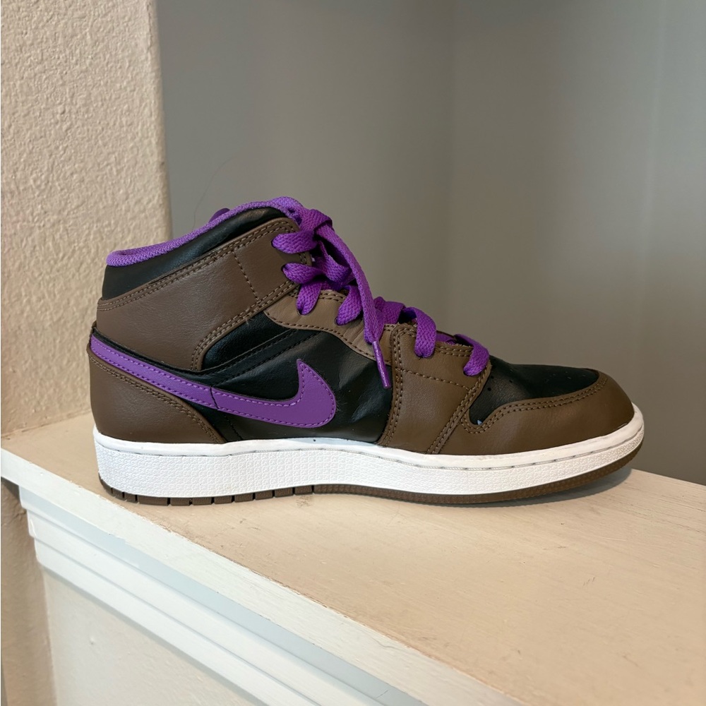 Nike Air Jordan 1 Mid GS Mocha Brown Purple DQ8423-215 Youth Size 6Y Women’s 7.5 - Picture 3 of 9